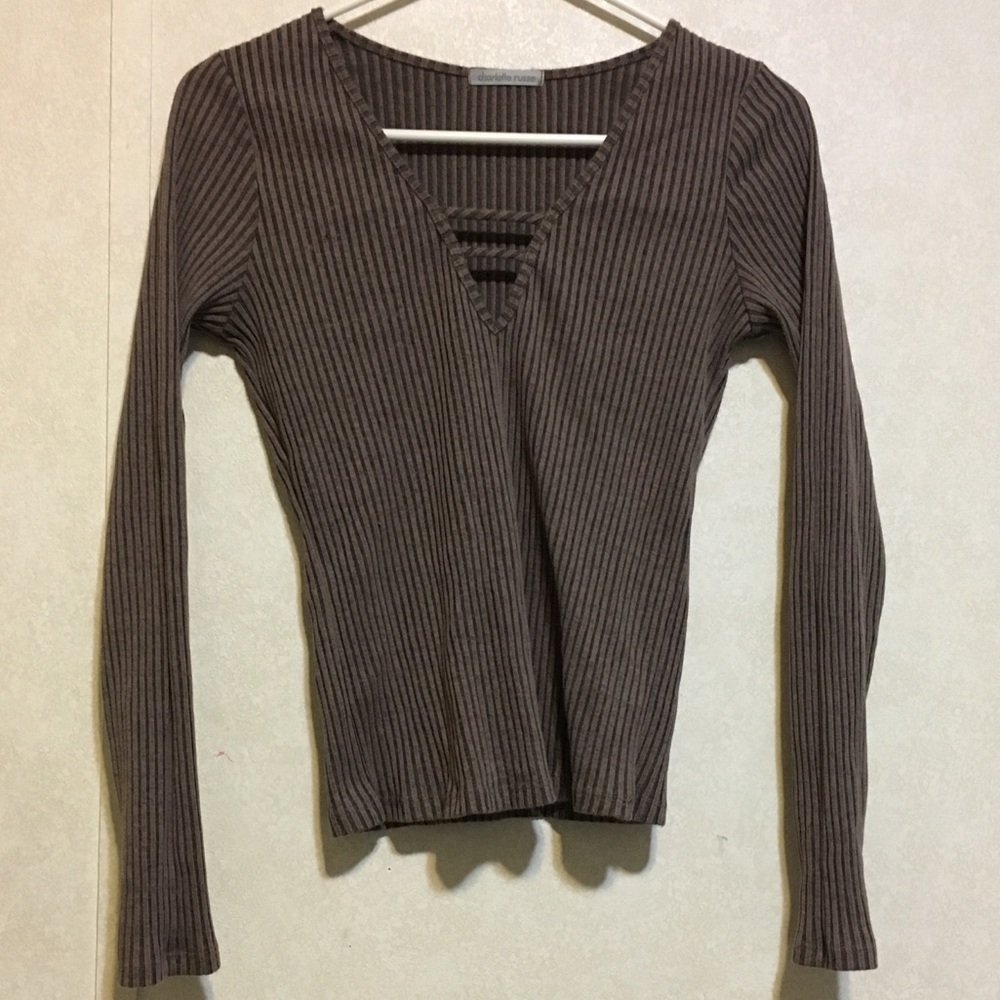 V cut top
